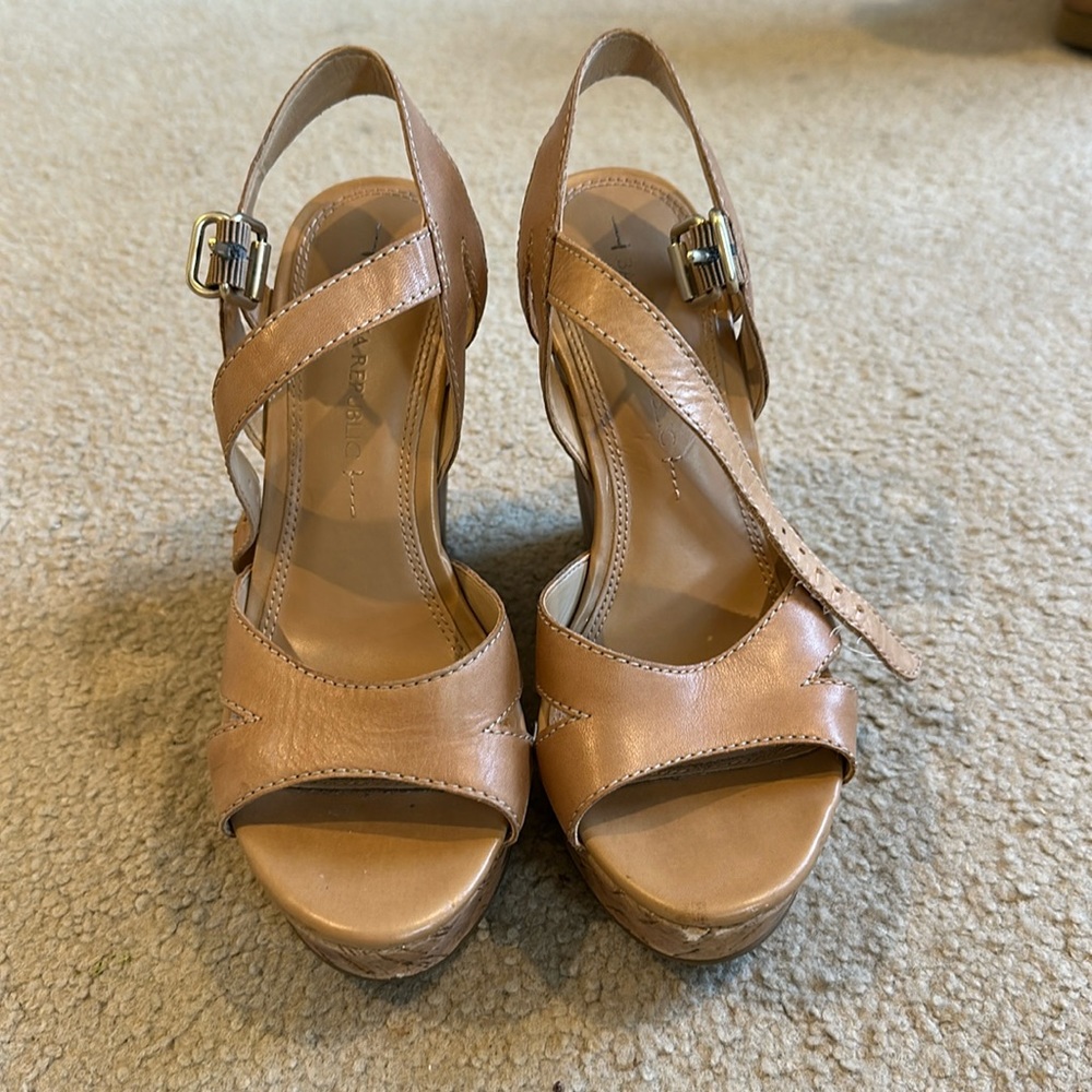 Banana Republic wedges 5.5 tan leather
